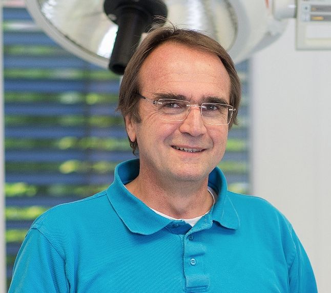 Dr. Walter Mayr